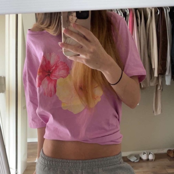 Edikted “I Don’t Chase, I Attract” Pink Graphic Tee - Picture 2 of 3